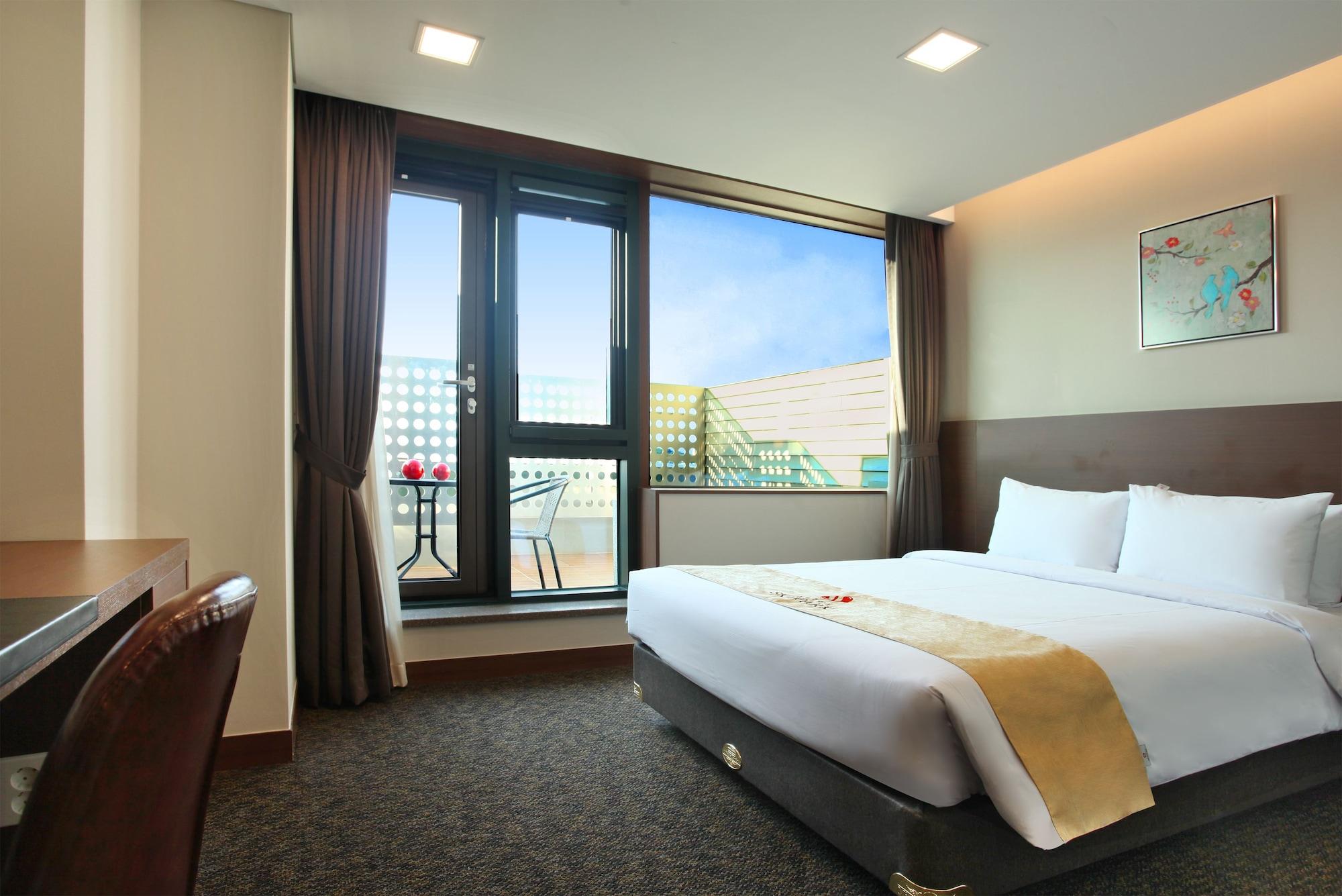 โรงแรมสกายพาร์ค คิงส์ทาวน์ ทงแดมุน 4*